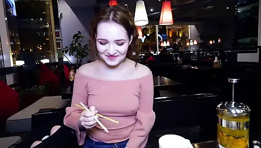 Gadis 18 tahun dan pantatnya udah penuh sama vol2