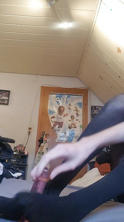 Femboy ballerina is looking for someone to train