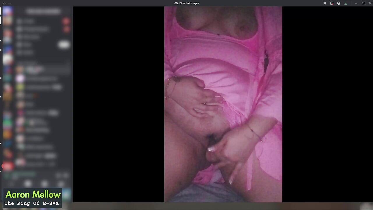 与饥渴女人的 Esex 不和谐通话在直播中 - 她为我射精