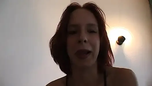 Рыжая тинка мастурбирует перед раком, позой и минетом