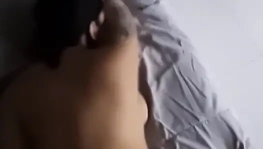 Olgun Venezuelalı kondomsuz bir müşteriyi yedi lol