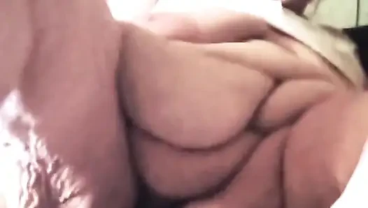 Hinterhältiges grinsen, sie hat wieder masturbiert