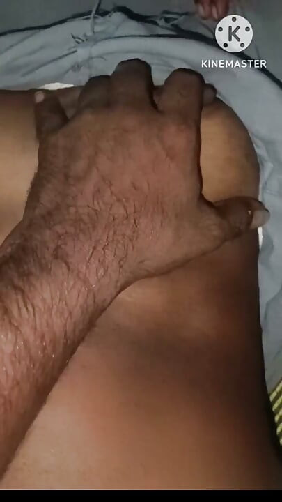 Bhabhi ki chut ka kheera dalke pani nikala
