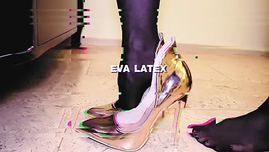 Eva lateks fetişi bdsm tanrıça orta yaşlı seksi kadın sapık kadın egemenliği solo
