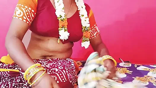 Pembicaraan kotor ibu tiri telugu dengan kain sree cantik india.