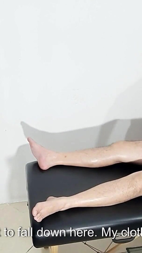 Taking off the naive masseuse's clothes to touch her and convince her to have sex. Massage therapist | Clip 1