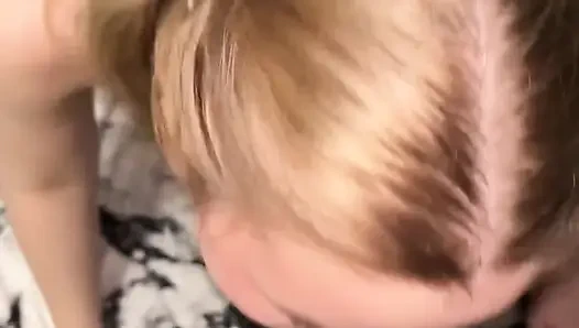 Ich bin auf meine 18-jährige Stiefschwester gekommen, während meine Eltern weg waren.