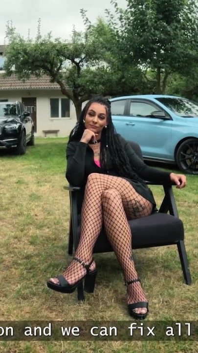 DEBT4K. Arabada seks yaparak izliyor... | Klip 1