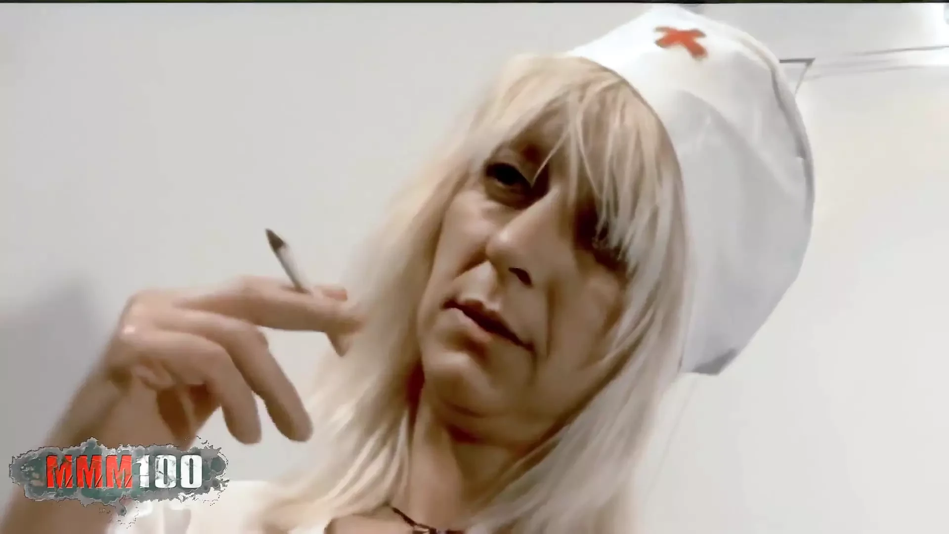 Azucena: blondýna nevlastní matka se baví