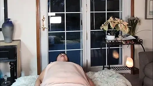 Şeffaf gecelikimi giyerken dildomla mastürbasyon yaparken beni görmek ister misin?