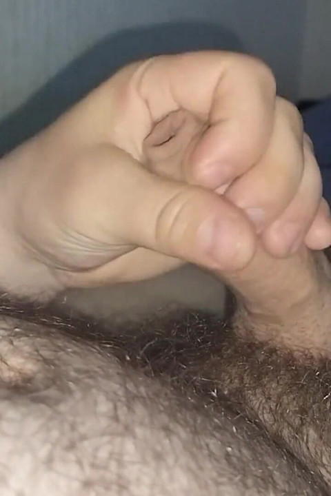 在床上打手槍