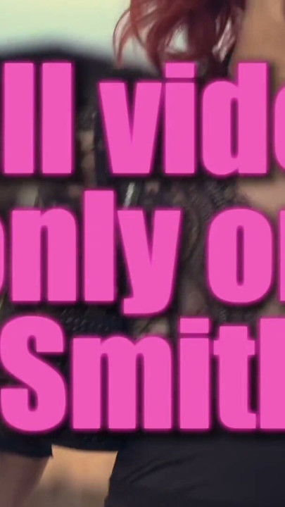Jeny Smith plaagt haar kont en kut buiten | Clip 1