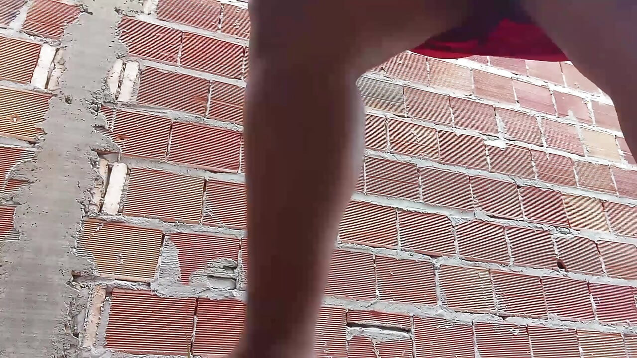 Dikke kont bbw stiefmoeder toont kont aan camera en scheten latend
