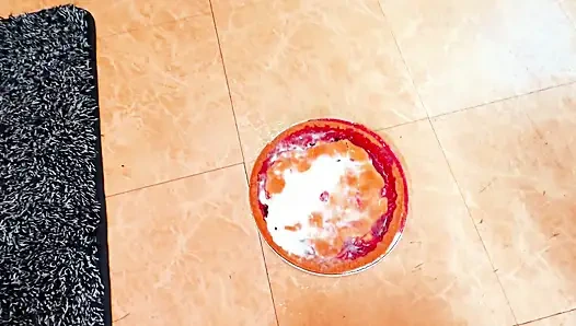 Чернокожая домохозяйка раздалбляется и сквиртует на пироге