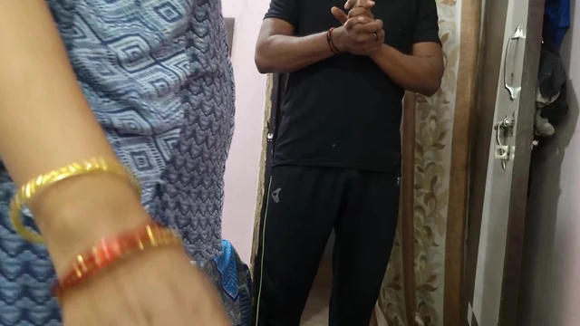 Pinki Bhabhi Seduces TV Mechanic For Sex because she unable to Pay Service