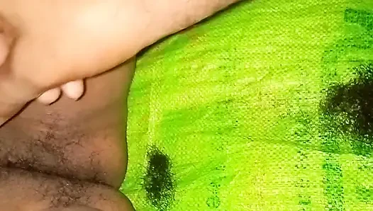Bhabi ne baiya ke bal saf kiye fir chudai ki