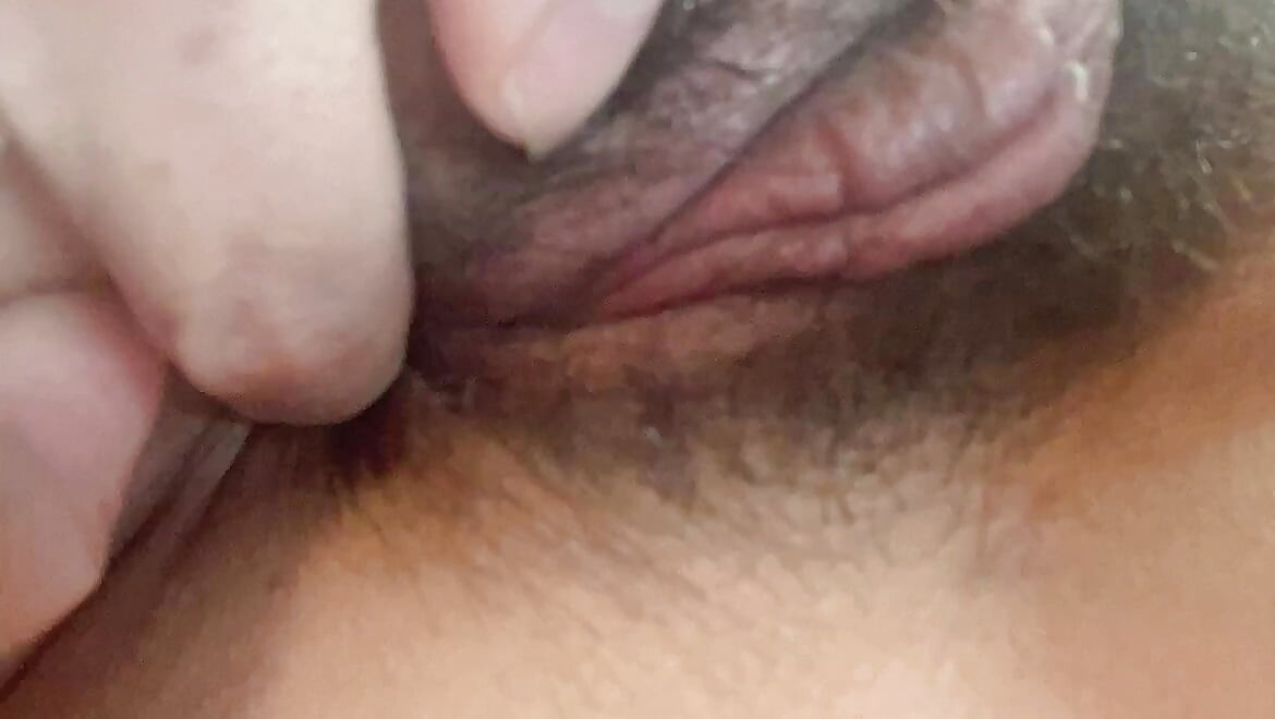 sclose up tiny asshole hairy pussy lip