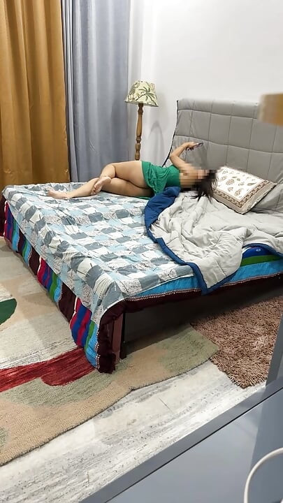 Przyjaciel stepbro przyłapał mnie na oglądaniu porno, a następnie ostro mnie przeleciał - step- bro ke dost ne mujhe porn dekhte pakad liya fir mujhe choda