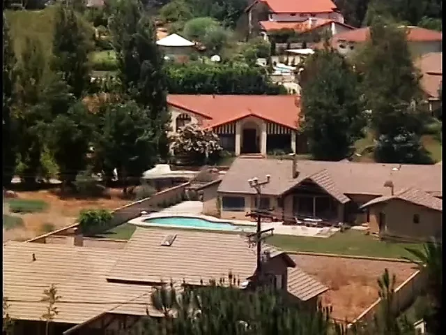 Pamela Jennings - suburbios calientes escena 5 1985