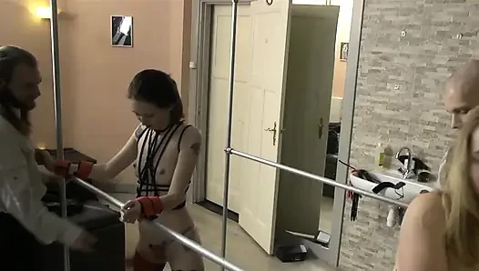 Meliss und Zoë bekommen spanking