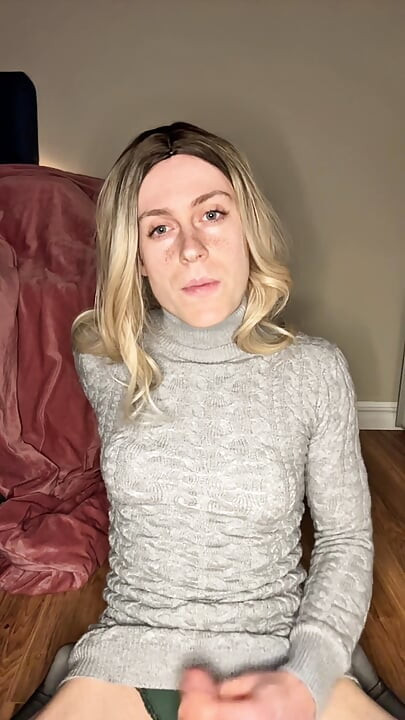 สาวข้ามเพศตัวเล็ก 19 ปีขี่ควยและน้ําแตก