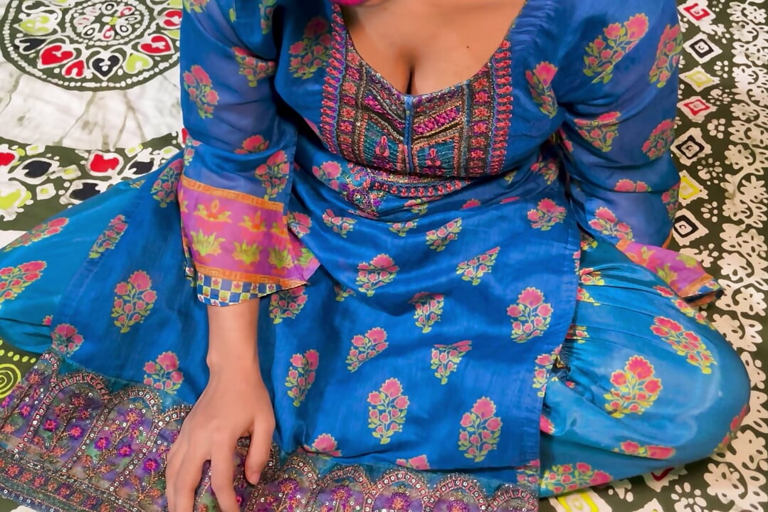 Moja seksi bhabhi treba kondom da bi se jebala sa mnom