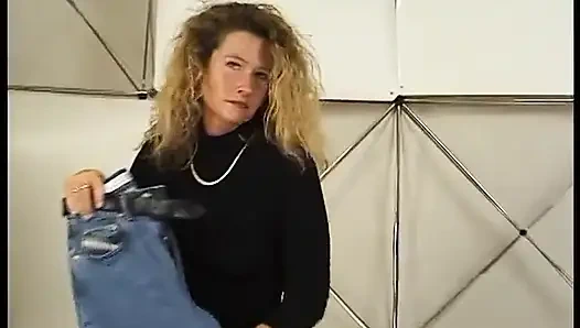 Esmer olgun bayan oyuncu seçmelerinde sert sikişiyor