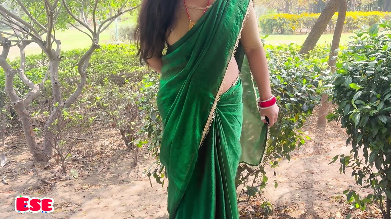 Garden Mein ek Stranger Ne Muje Aaakr Pick Kiya and chudai kari Ghar lejaakar