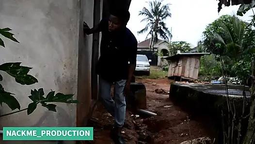 Edepsiz ev daha az nine meteliksiz bir adam tarafından sikiliyor