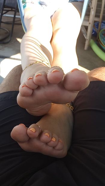 Girlfriends' cute toes