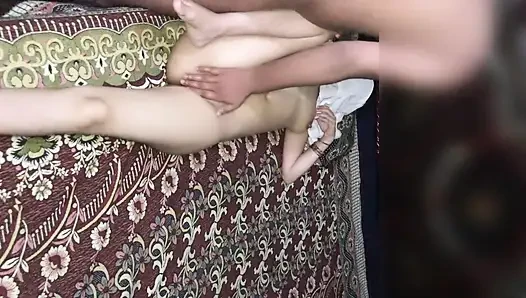 Ateşli desi kıza şehvetli yağ masajı sert sikişe dönüşüyor kaygan yağlı vücut mutlu son