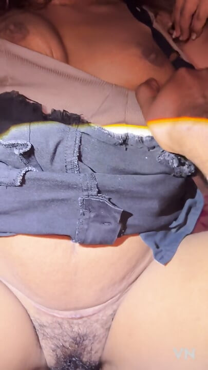 하드코어하게 따먹히는 동안 비명을 지르는 스리랑카 마누라