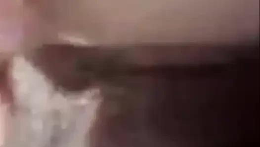 Asyalı Kız Vajinasını Ve Büyük Göğüslerini Gösteriyor