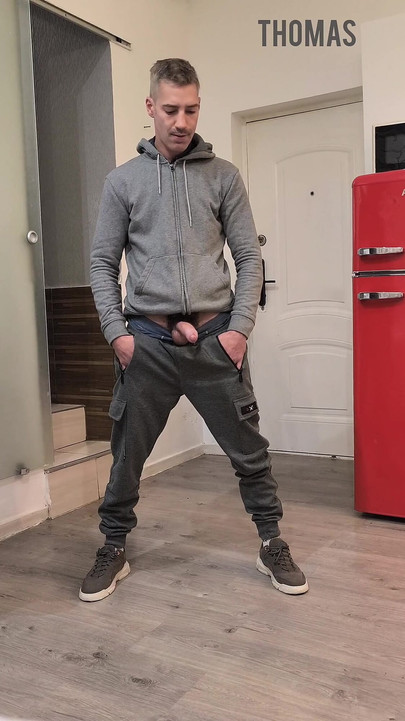 来自托马斯的一些免提撒尿.