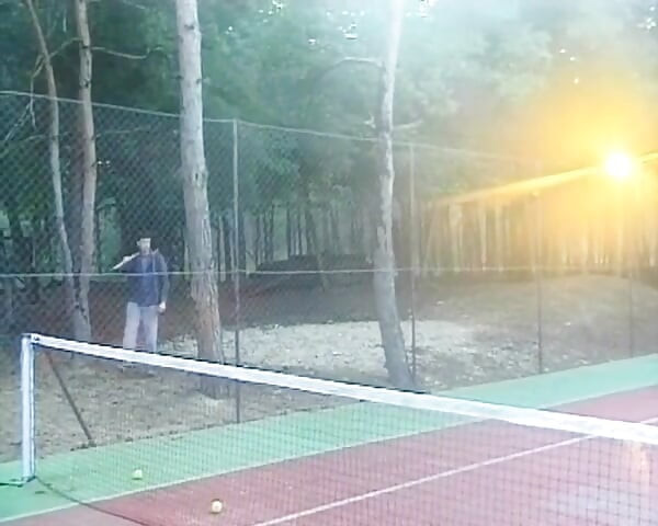 Tengere Duitse tennisser werd gevuistneukt door trainer