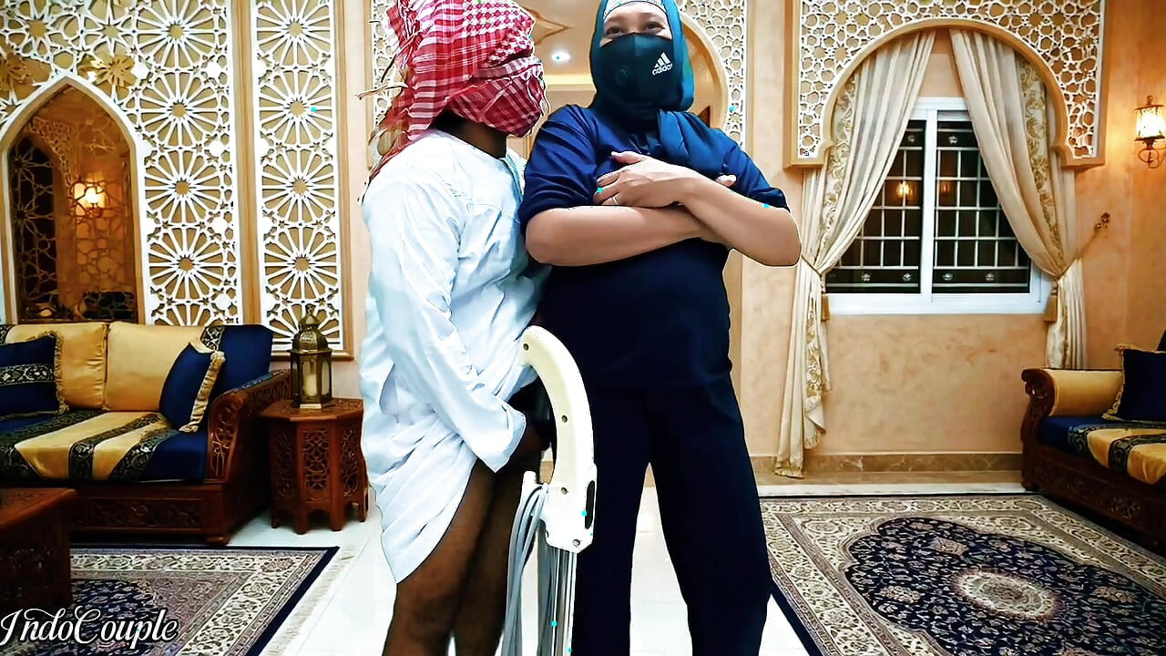 Muslim Hijab Enak bos Perawan Bandung pengen aku nyepong kontol kecil pembantu rumah tangga di Saudi