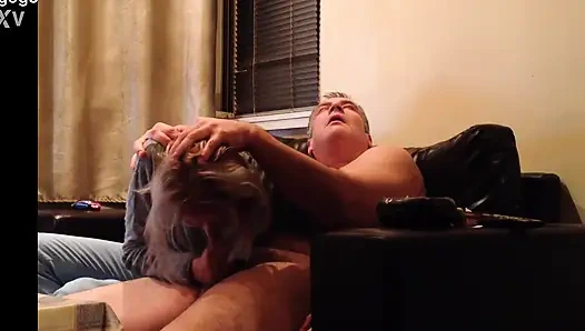 Sarı Saçlı Milf'ten El Seks ve Oral Seks