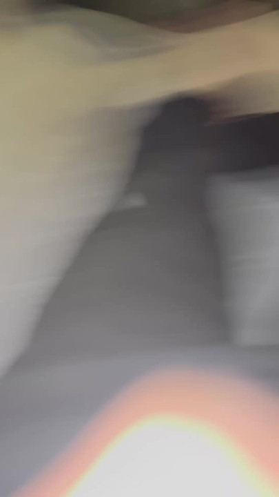 Yarağımı okşuyor