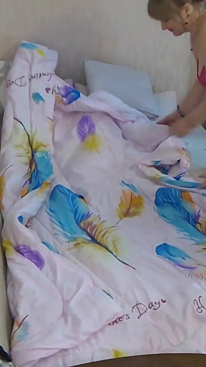 ฉันกําลังแก้ผ้าอาหารเช้าแสนหวานกับเพื่อนรุ่นแม่น่าเย็ดนมใหญ่ของฉัน | คลิป 1