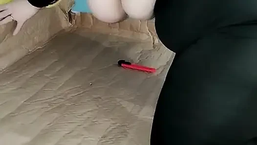 Stepmom in transparent leggings without panties.