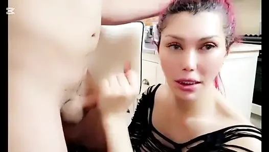 Üvey erkek kardeşim benden faydalanıyor