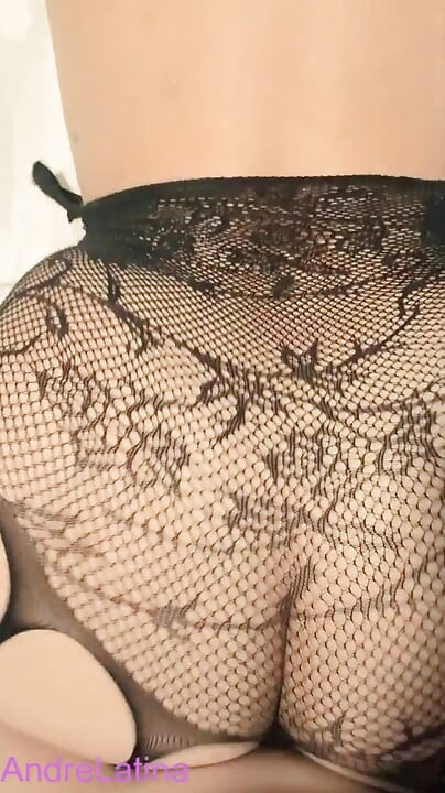 Big ass in lingerie makes him cum fast