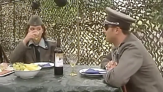 Kadın askerin vajinasında askeri seks