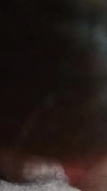 Must-see okamžik z "Domácí amatérská milf manželka ošukaná do pusy hluboko do krku a creampie"