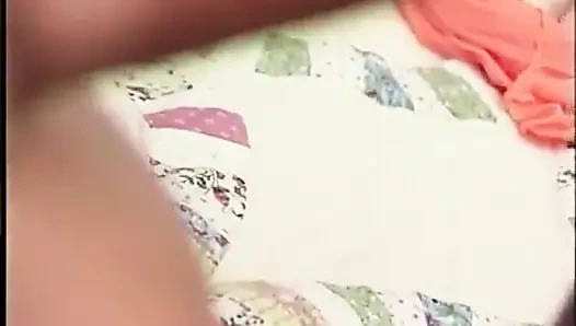 Lesbian jilat memek di kamar tidur