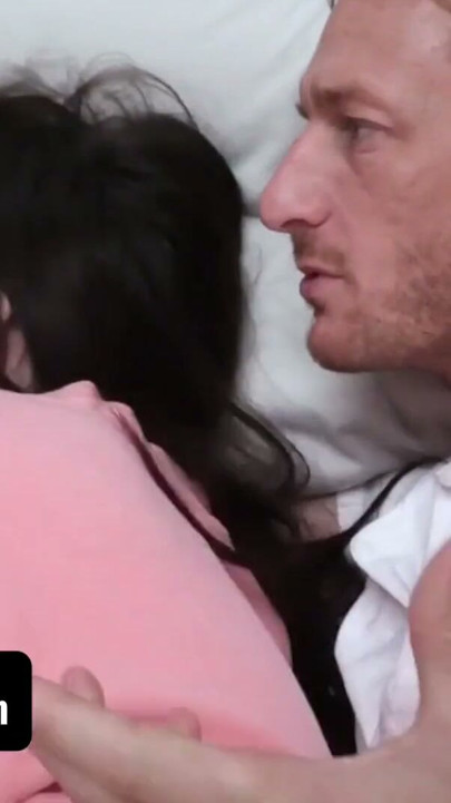 Daughterswap - muhteşem genç kankalar, geceleri onları sıcak tutmak için üvey babalarının büyük yaraklarına ihtiyaç duyarlar | Klip 2
