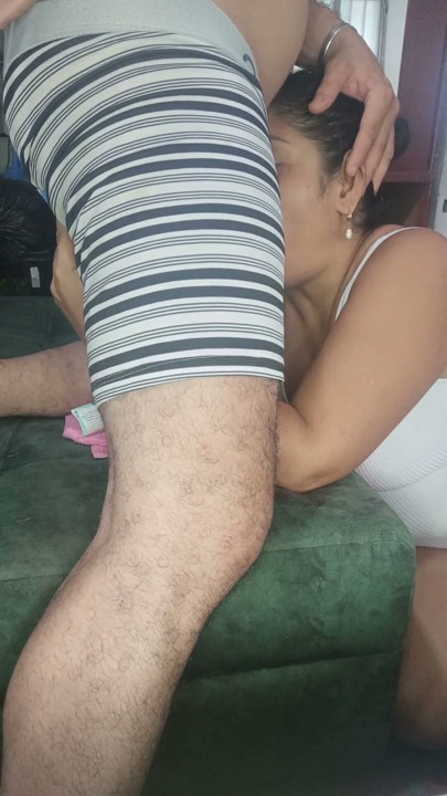 My stepsister bbw Alydenaliofial sucks me and pulls my cock until she takes out the milk | Clip 1