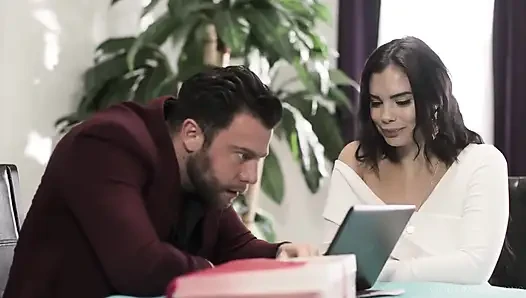 Dosa zaman sekarang - violet starr telan sperma selingkuhnya saat istrinya rachael cavalli menunggu di lantai atas!