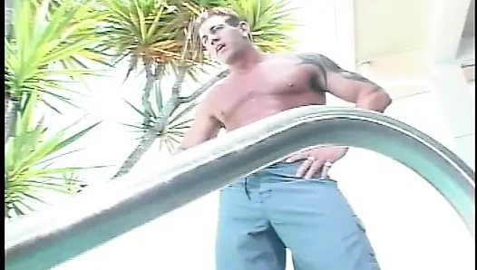 Semua lubang dua pelacur jalang ini dientot habis-habisan sama pria kontol besar di luar ruangan