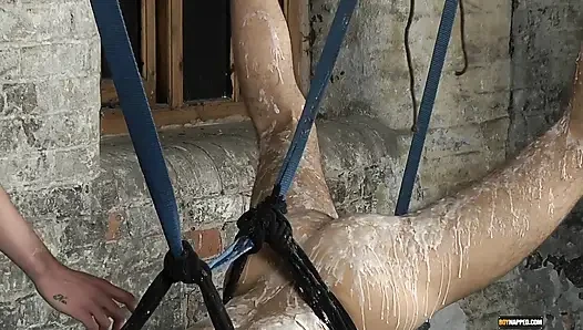 Biraz ateşli ağdaya sallanıyor